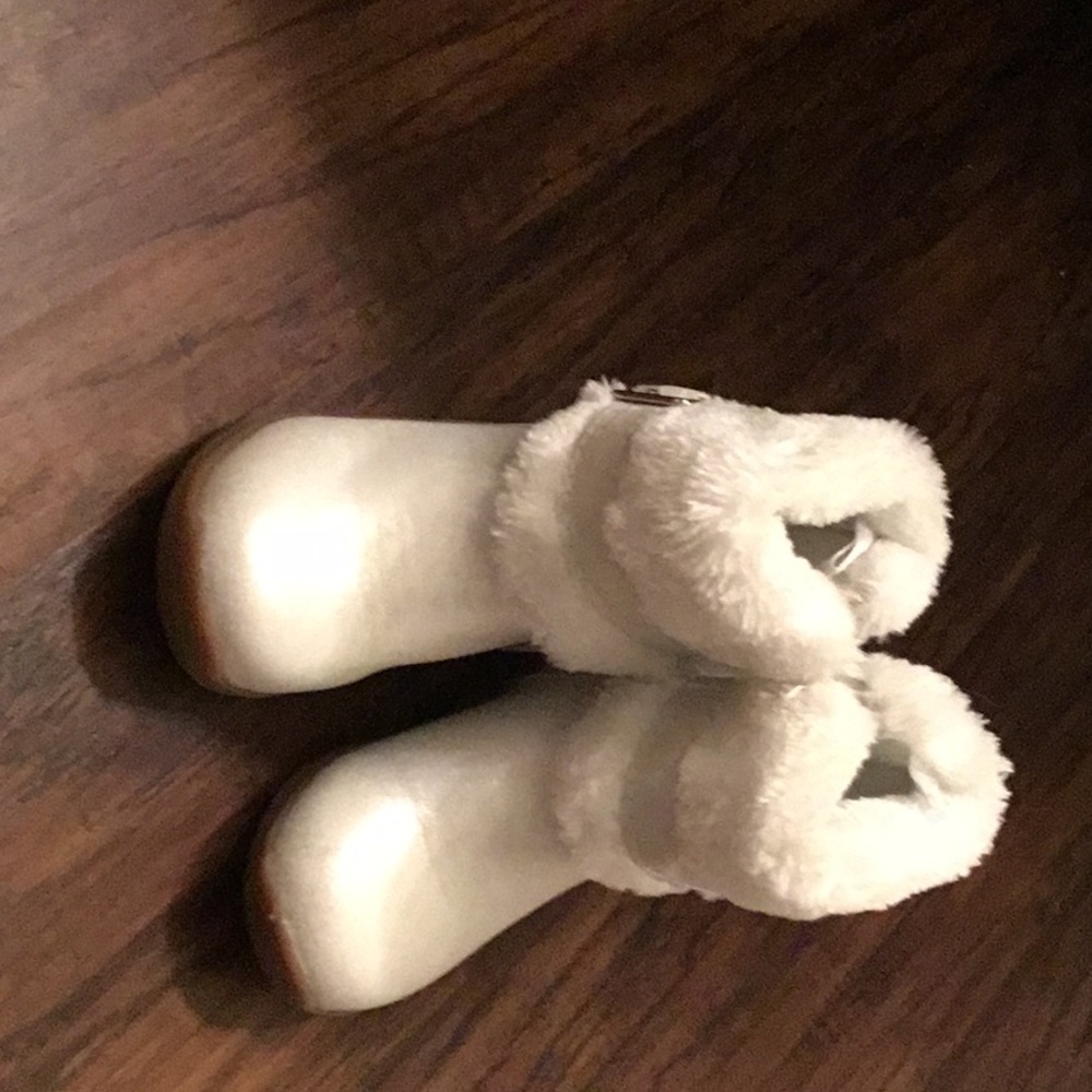 White size 6 Oshkosh shoes